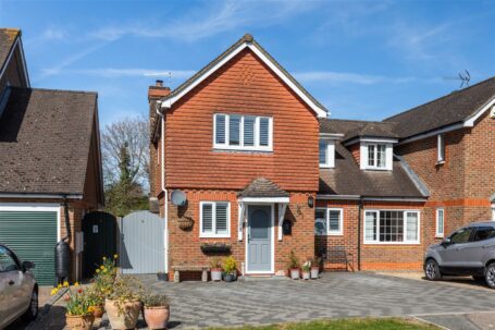 The Sycamores, Sayers Common