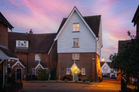 Tanners Cross, Haywards Heath