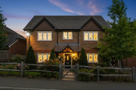 Charters Gate Way, Wivelsfield Green