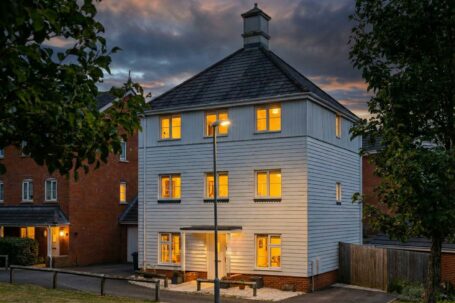 Unexpectedly Re-available due to broken chain | Cedar Avenue, Haywards Heath