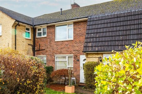 Ground floor flat with private garden on Appledore Gardens, Lindfield