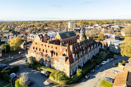 Syresham Gardens, Haywards Heath