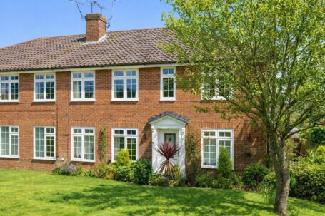 Hazelgrove Gardens, Haywards Heath