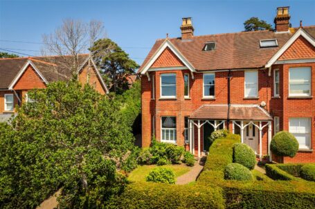 London Road, Balcombe