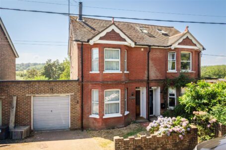 London Road, Balcombe