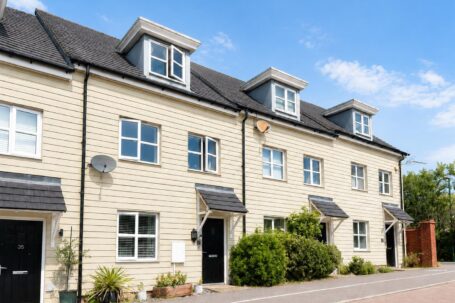 Larkspur Drive, Burgess Hill
