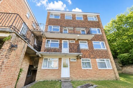 Flat 6 Newton Court