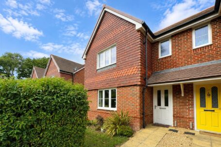 Icarus Avenue, Burgess Hill